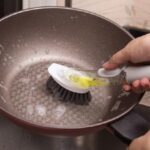 7 tips efektif membersihkan wajan berminyak