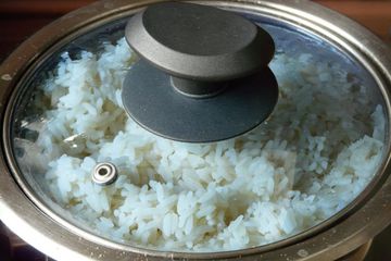 trik Anti Gagal Memasak Nasi Putih di Magic Com