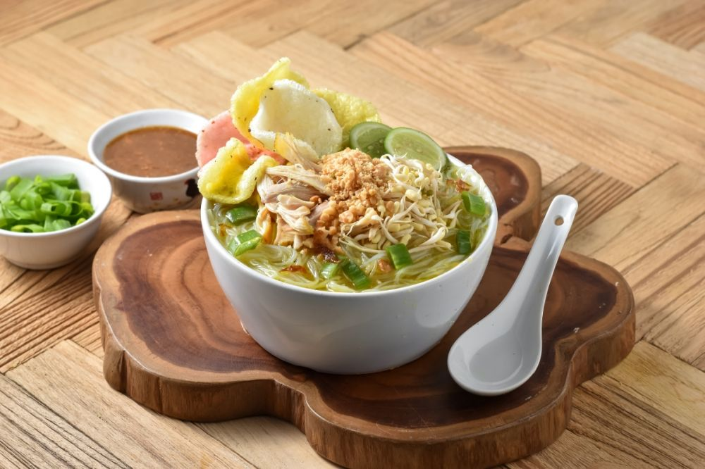 Resep Soto Ayam Segar 2025: Rahasia Kuah Bening Gurih & Daging Empuk Tahan 8 Jam